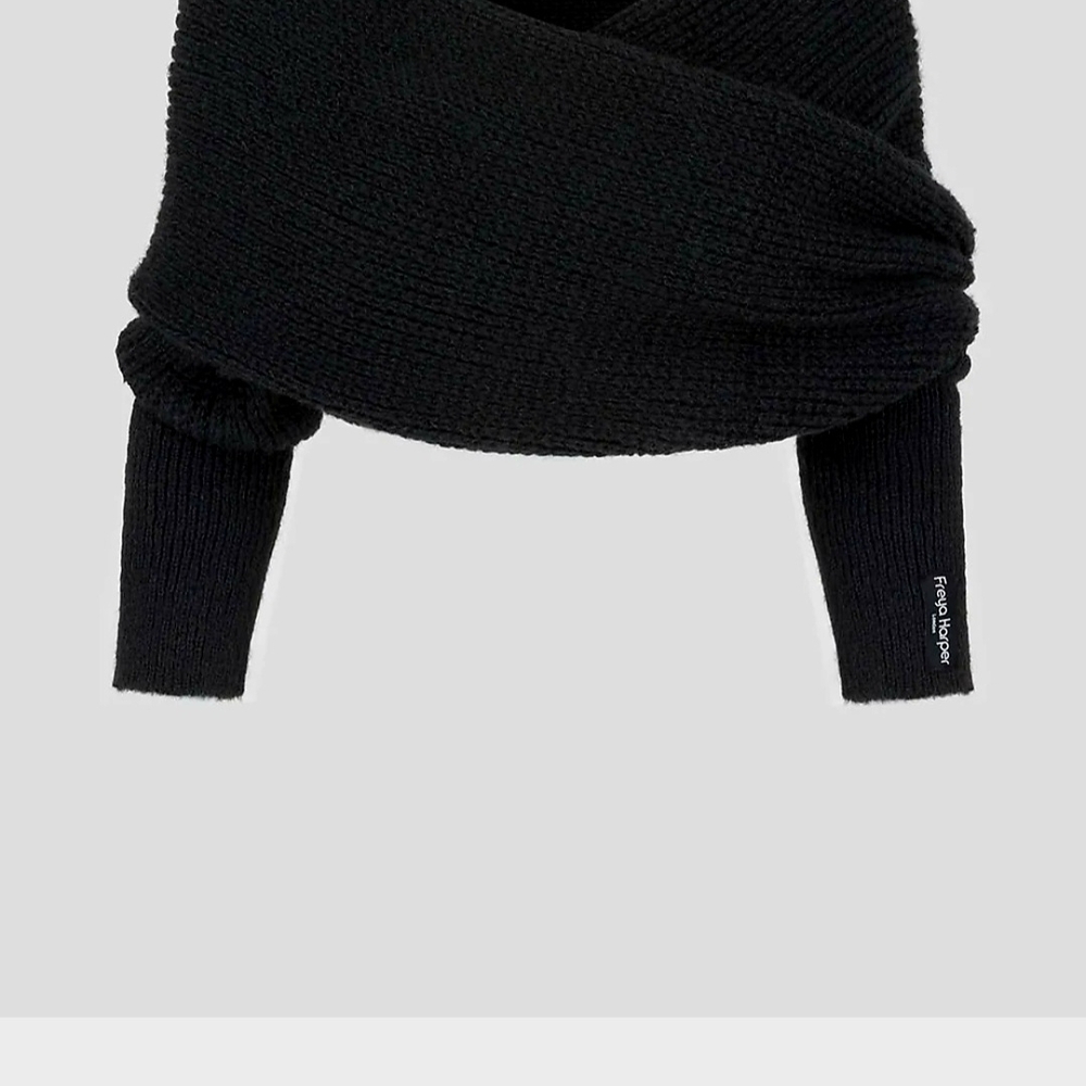 Lush Black Shrug Poncho with Sophisticated Style